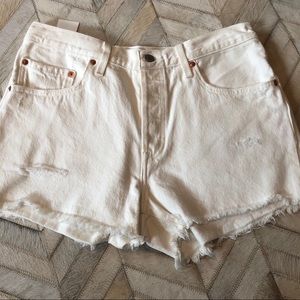 NEW Levi’s cutoff white denim shorts - 31